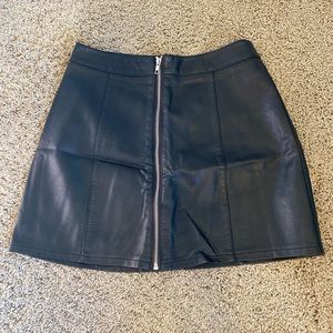 FOREVER 21 LEATHER SKIRT WITH ZIPPER